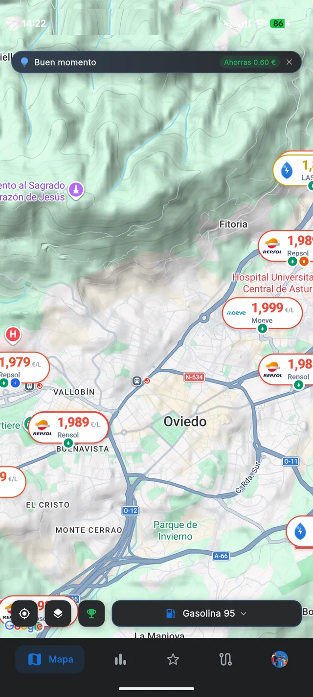 Pantalla del mapa de LitroVolt en Oviedo, con las gasolineras marcadas por color según su precio
